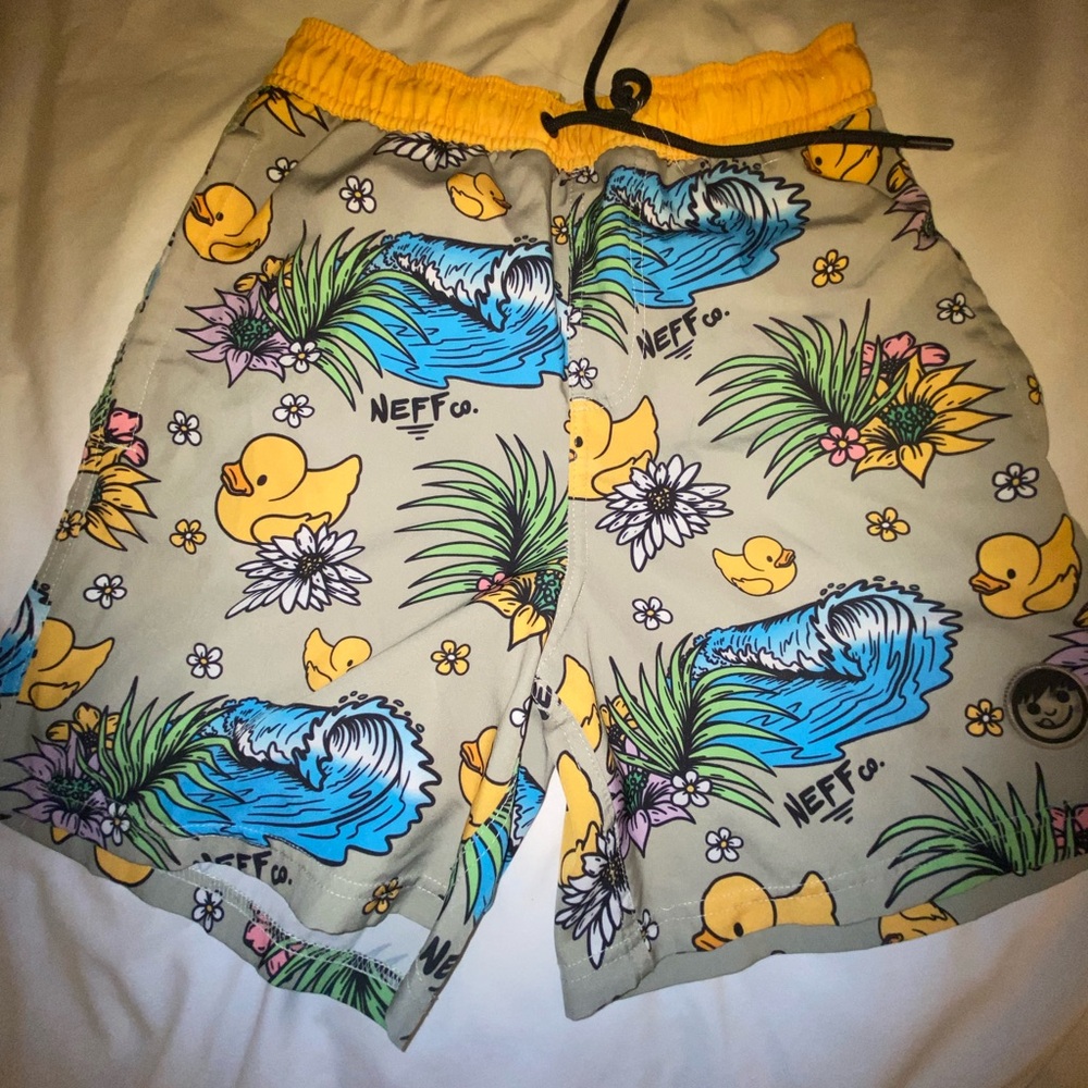 Neff Kids' Colorful Patterned Shorts small